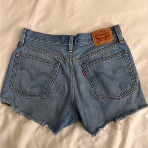501 Levi's Women’s Light Blue Jean Shorts size 26